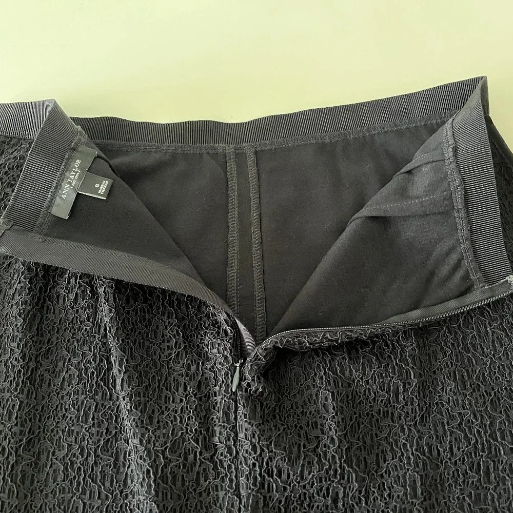 Ann Taylor black lace overlay lined midi pencil skirt 6 slimming sexy classy